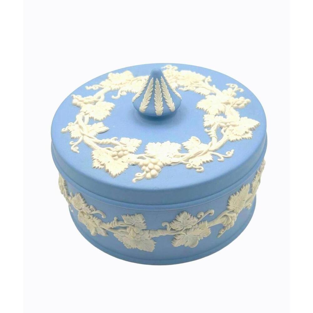 Vintage Wedgwood Blue Jasperware Round Equisite Powder Box with Lid - Picture 3 of 9